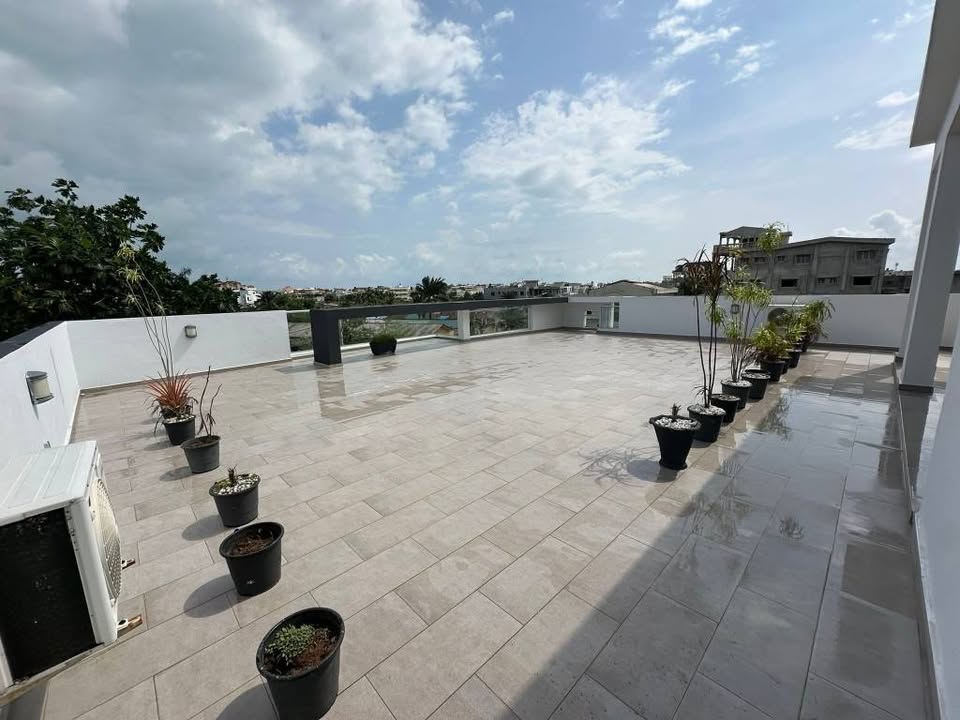 VILLA DUPLEX MEUBLÉE DE 4 CHAMBRES SALON AVEC JARDIN À LOUER À FIDJROSSÈ RUE STATION JNP — photo 6