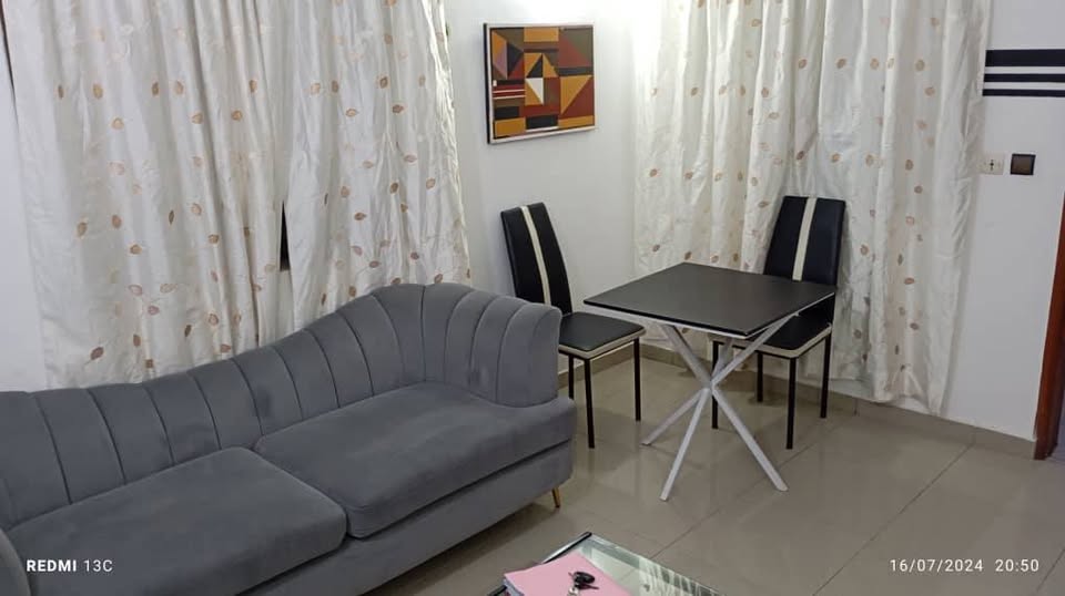 Une chambre salon meuble a togbin plage — photo 4
